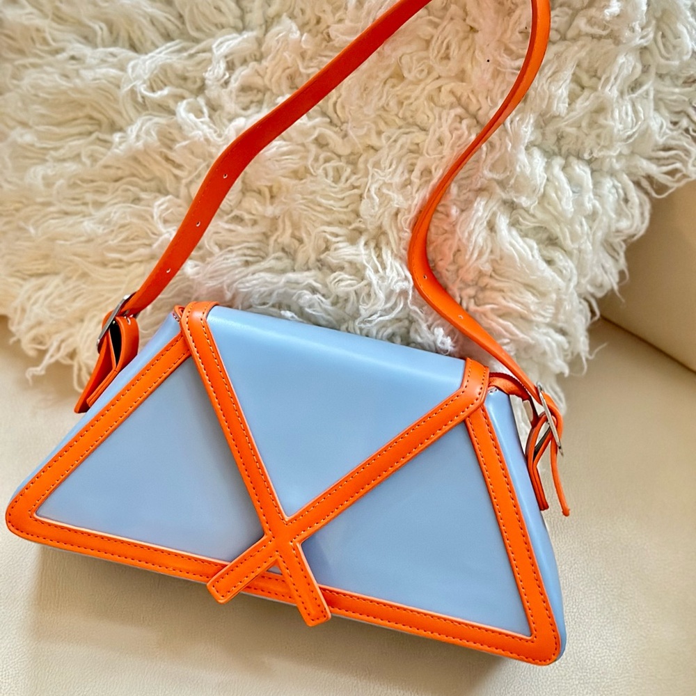🌸 Stylish hand bag for sale
